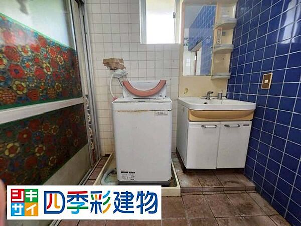 洗面台と洗濯機置場