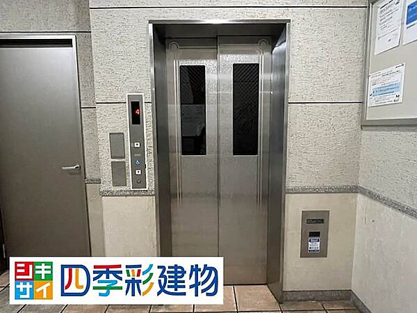 共用部のエレベーター