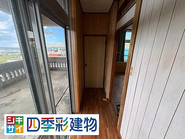 バルコニーへ出られる2階廊下