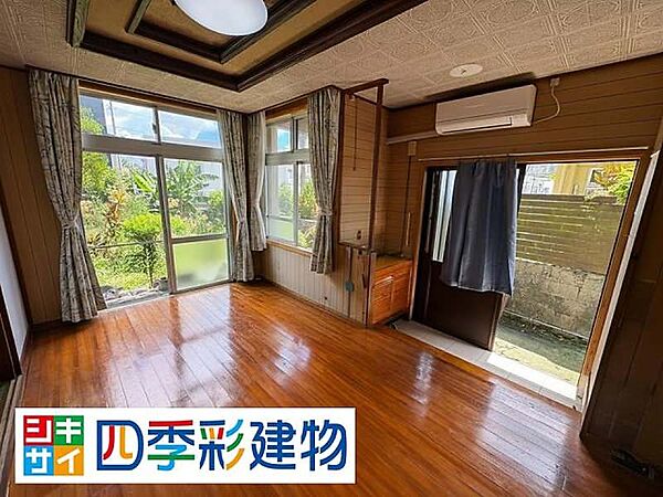 玄関側のリビング8帖