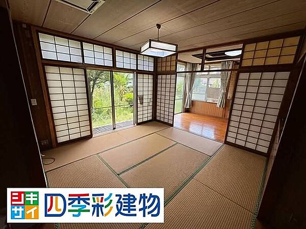 リビングと続く和室8帖