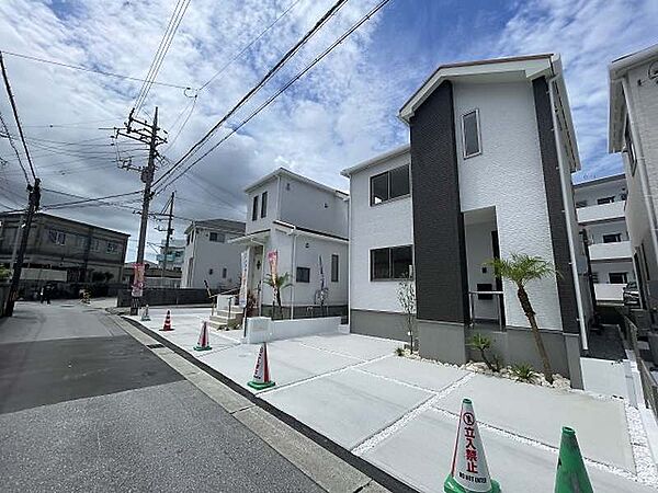 前面道路と建物の位置関係が伝わります