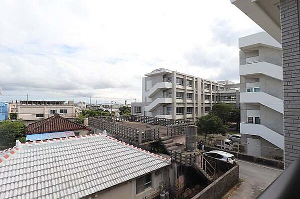 低層住居専用地域で閑静な住宅地です