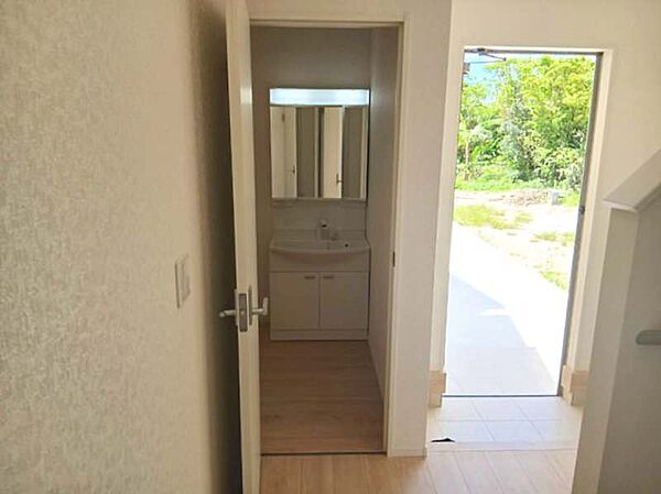 帰宅後すぐに手洗いができる配置です