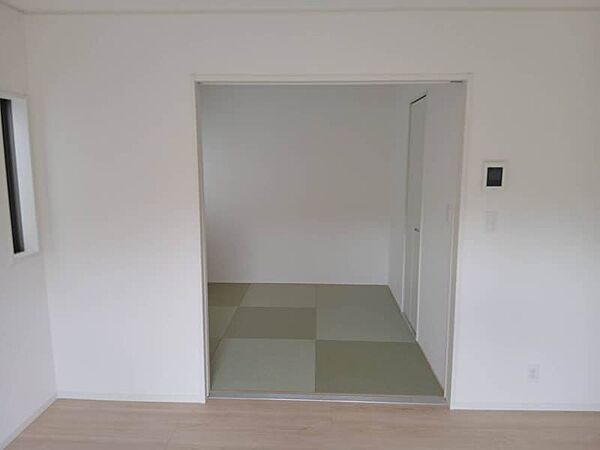 LDKから洋風和室へ自然につながります