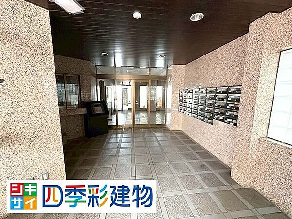 郵便受けのあるエントランス
