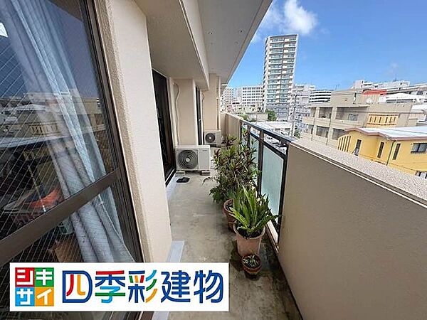 3面バルコニー付きの角住戸です