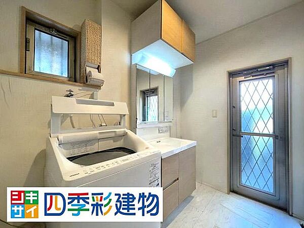 1階洗面室（画像加工済。現況は現地にてご確認ください。）