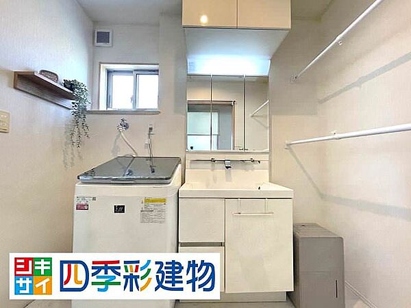 2階洗面室（画像加工済。現況は現地にてご確認ください。）