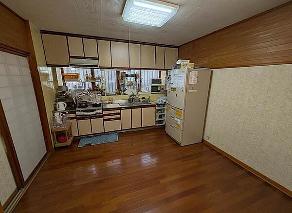 ダイニングキッチン7.9帖（画像加工済。現況は現地にてご確認ください。）
