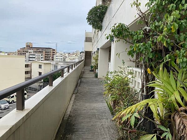 玄関前通路