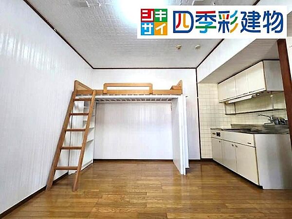 バルコニー側から見た室内（画像加工済。現況は現地にてご確認ください。）