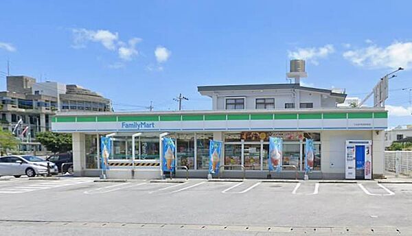 ファミリーマートうるま市役所前店