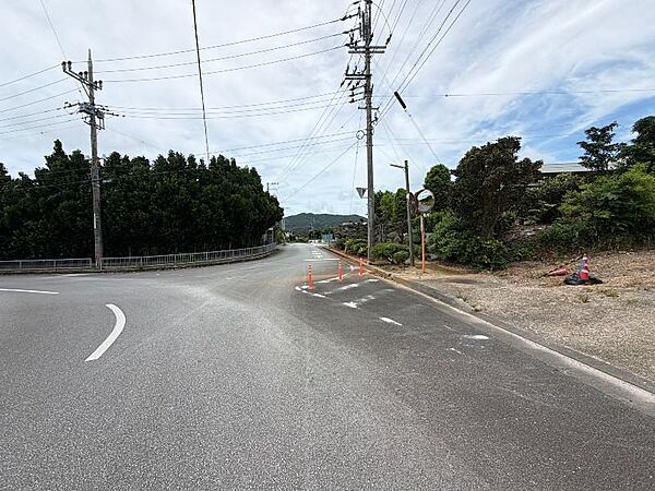 前面道路含む外観♪