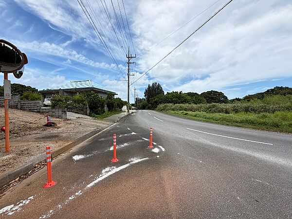 前面道路含む外観♪