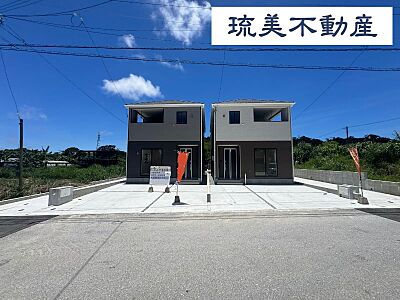 外観:縦列駐車3台完備(車種によります) 外観:縦列駐車3台完備(車種によります)