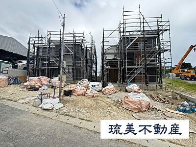 外観:全棟駐車3台可能(車種によります) 外観:全棟駐車3台可能(車種によります)