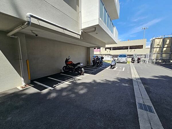 駐輪場、駐車場