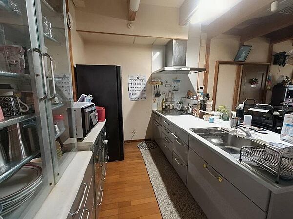 キッチン？※AIにて一部家具等を消した画像となります。