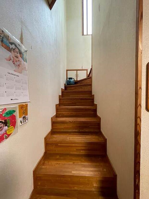 3階へつながる室内階段