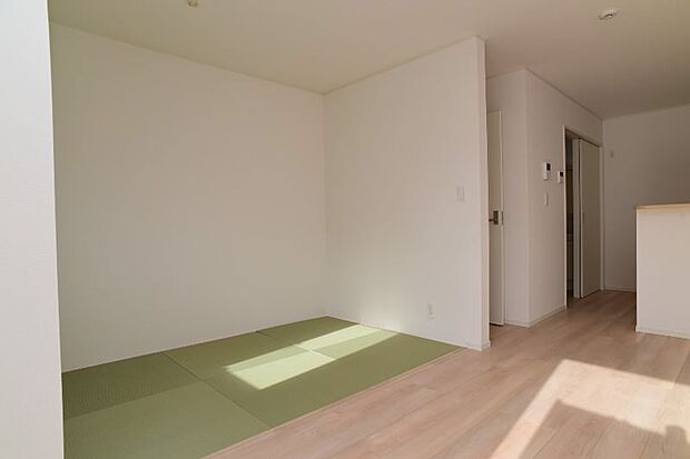 畳はやはり日本の文化なので落ち着きます。年配の方々へのお部屋としてもオススメです！