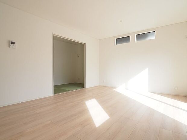 壁は清潔感のある白基調のクロスを採用♪明るい空間を演出します(*^▽^*)♪♪♪