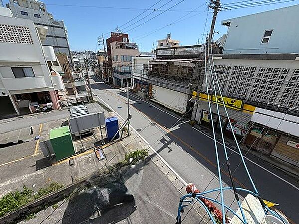 屋上から見た屋冨祖通り