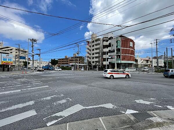 平良交差点より石嶺向け