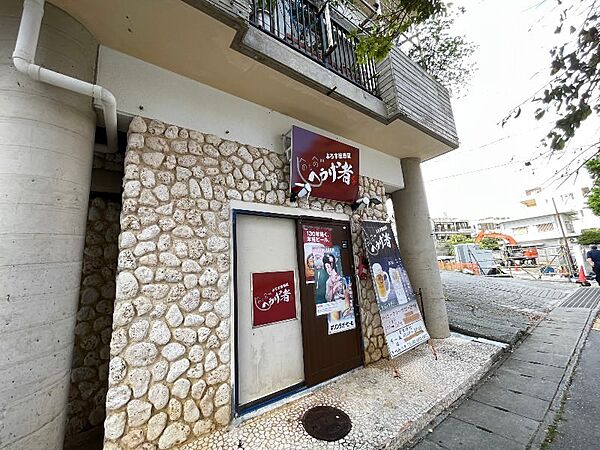 左手によろず居酒屋「へうげ者」を左折