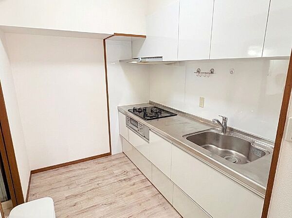 キッチン（CG加工により家具・生活用品を消去済み）