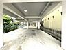 雨の日も安心の屋根付き駐車スペース