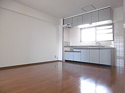 第7ゴトービル 3階2LDKの室内