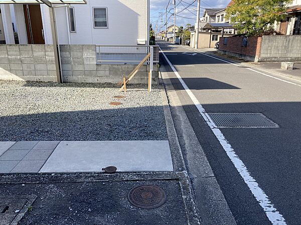 さくら小学校（850ｍ）・余土中学校（1200ｍ）・コンビニ（500m）・スーパー（600m）