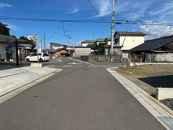 【前面道路含む現地写真】