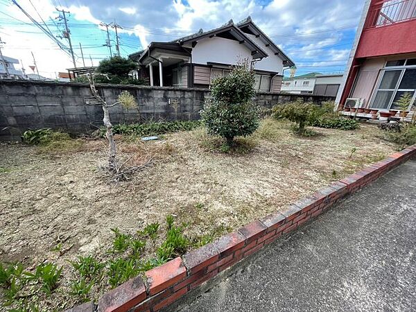 広々花壇で家庭菜園も楽しめます。