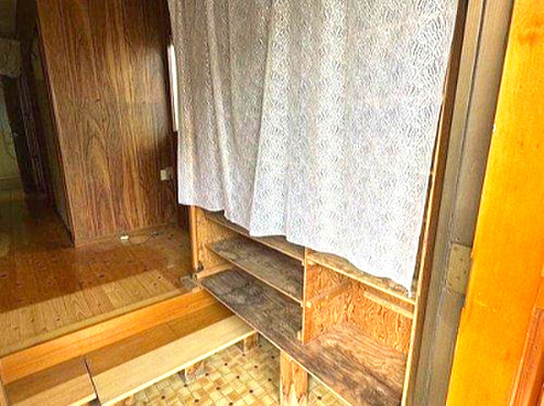 【玄関】靴入れがあり家族分の靴が収納できます