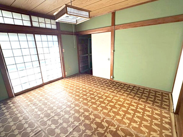 【和室】落ち着いたトーンの居室は、家族のライフステージに合わせて柔軟に使い分けることができます。