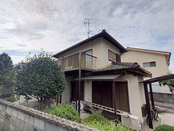 【外観】平坦地であるためアプローチも楽に行え、将来的な外壁のメンテナンスやDIYでのアレンジも楽しめます！