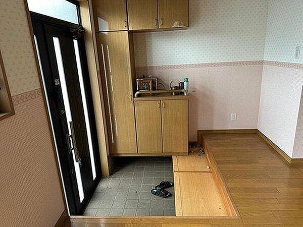 玄関スペースが広く玄関収納が充実しており、来客時もスムーズに迎えることができます。
