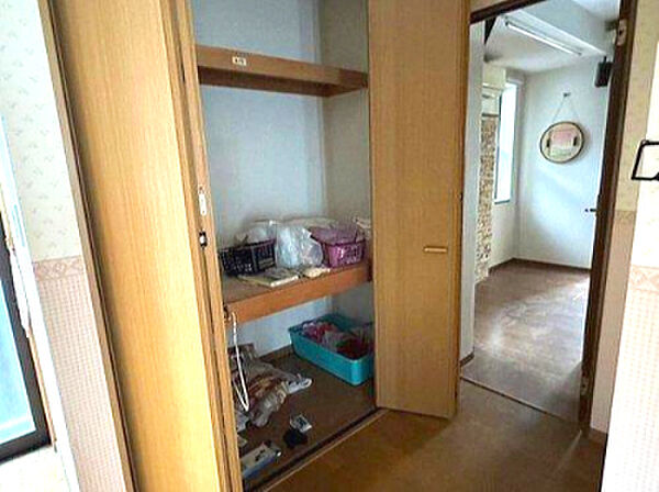収納　リビングに収納が多いので、より良い生活空間を確保できます。