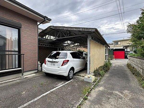 駐車場　アパート用の駐車スペースも確保しています。