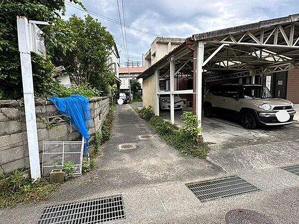 南側が道になっており、日当たり良好です。