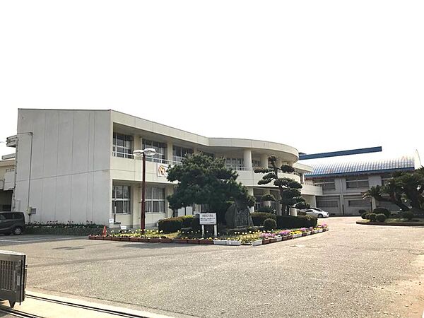 【小学校】新居浜小学校まで491ｍ