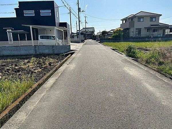 北側接道を西側から撮影