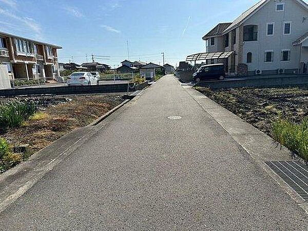 南側接道を東側から撮影