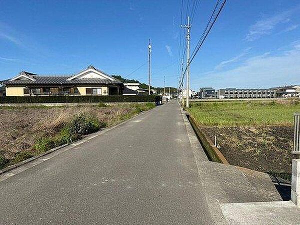 北側接道を東側から撮影