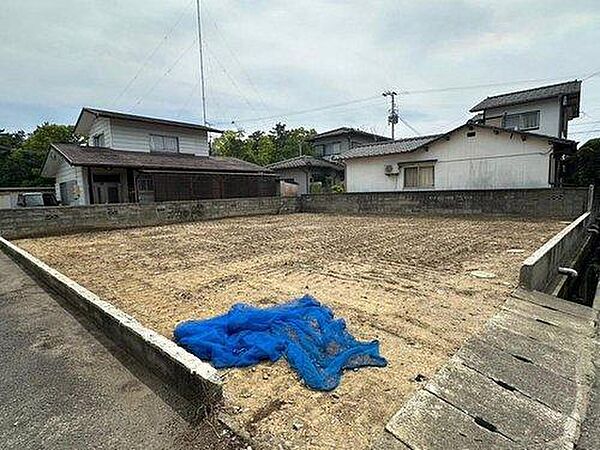 敷地約64坪で建物解体済みの更地となっております。