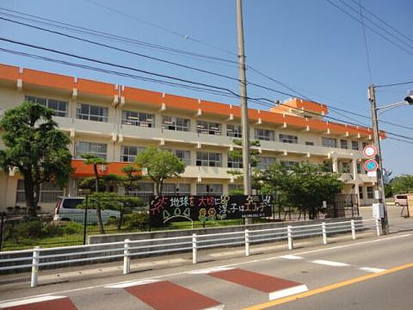 【小学校】浮島小学校まで744ｍ