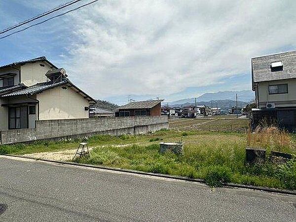 2本の道路に面した角地のため、採光や通風を確保しやすく、明るく開放感に満ちた住まいを構築できます
