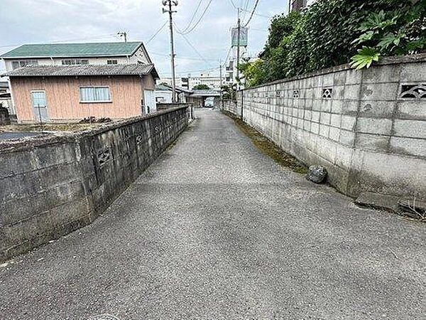 南側接道　東向きに撮影